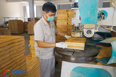 竹砧板生产忙